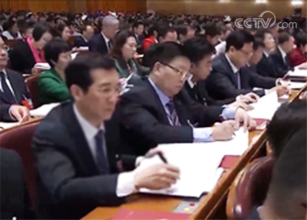 紧跟时代步伐 倾听两会声音——铂莱国际药业组织收看第十三届全国人民代表大会开幕式