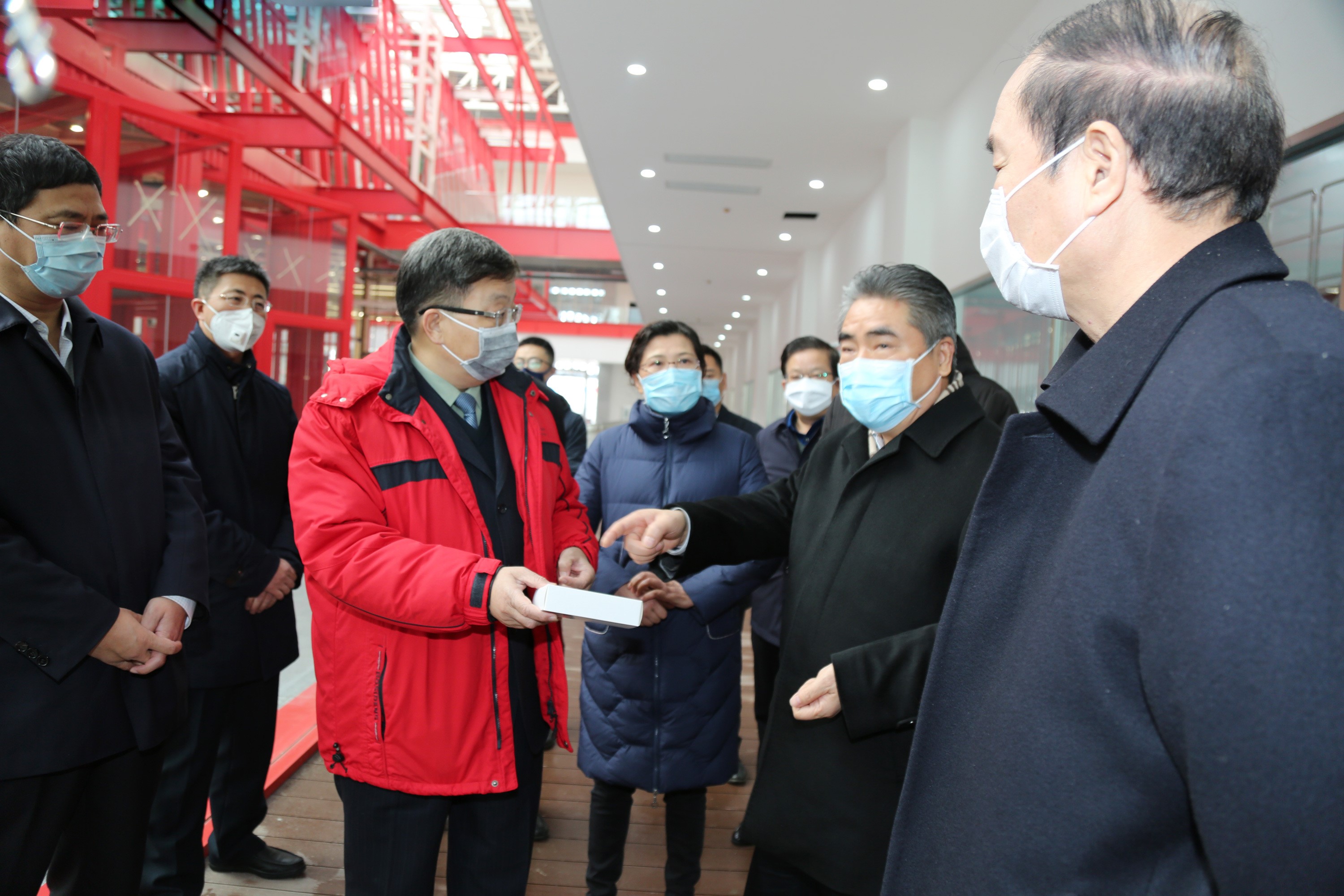 市委书记项雪龙一行莅临铂莱国际药业 关怀指导新冠肺炎防控药物生产工作